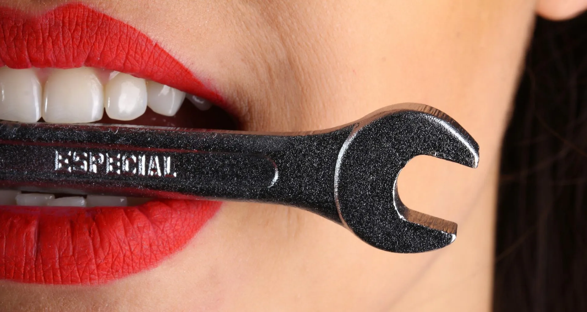 10-cosas-que-nunca-deberías-hacer-con-los-dientes