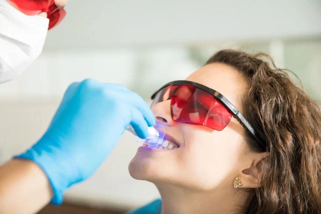 blanqueamiento dental en clínica